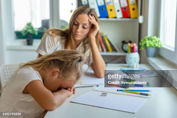 stressed mother and daughter frustrated over failure homework - school rules stockfoto's en -beelden