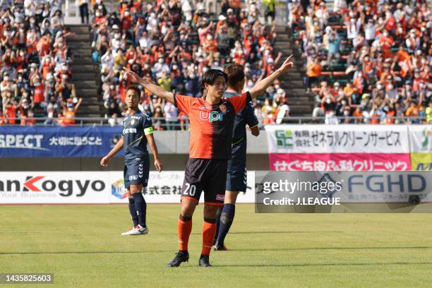 Wataru TANAKA of Renofa Yamaguchi FC scores his side's first goal during the J.LEAGUE Meiji Yasuda J2 42nd Sec. Match between Renofa Yamaguchi FC and...