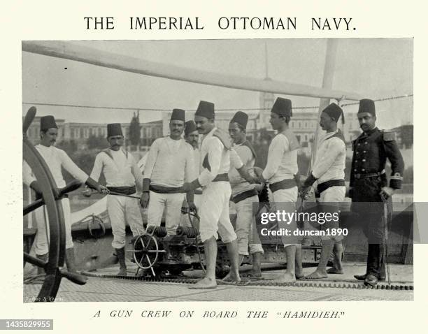 kaiserlich osmanische marine, geschützbesatzung an bord des kriegsschiffes hamidiye, 1890er, 19. jahrhundert - osmanisches reich stock-grafiken, -clipart, -cartoons und -symbole