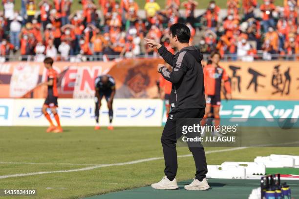 Head coach YOON Jong Hwan of JEF United Chiba during the J.LEAGUE Meiji Yasuda J2 42nd Sec. Match between Renofa Yamaguchi FC and JEF United Chiba at...