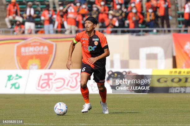 Hirofumi WATANABE of Renofa Yamaguchi FC in action during the J.LEAGUE Meiji Yasuda J2 42nd Sec. Match between Renofa Yamaguchi FC and JEF United...