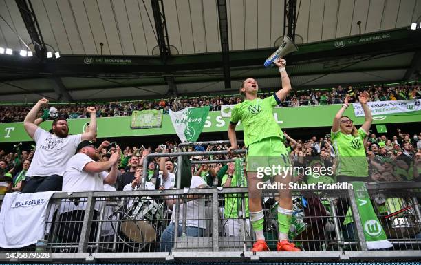 Alexandra Popp of Wolfsburg celebrates with the fans after the FLYERALARM Women's Bundesliga match between VfL Wolfsburg and Bayern München at...