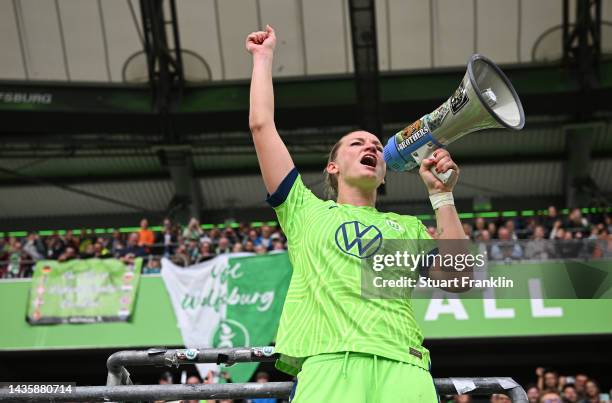 Alexandra Popp of Wolfsburg celebrates with the fans after the FLYERALARM Women's Bundesliga match between VfL Wolfsburg and Bayern München at...