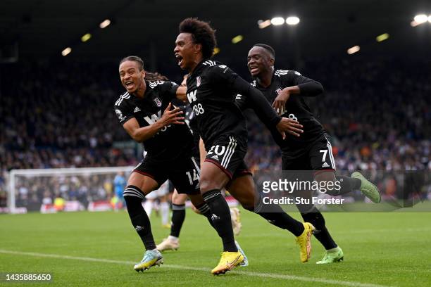Willian of Fulham celebrates with teammates Bobby Reid and Neeskens Kebano after scoring their team's third goal during the Premier League match...