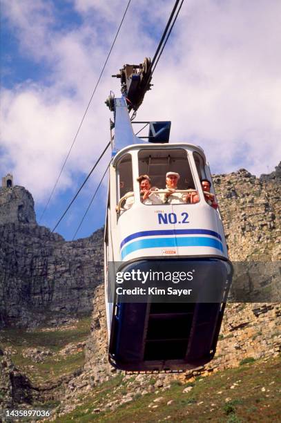 gondola,table mountain, cape town, south africa, circa 1996 - cape town cable car stock pictures, royalty-free photos & images