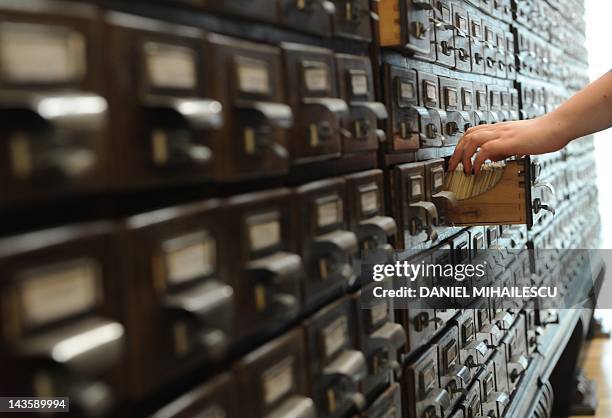 Library File Index 110 Library Index Cards Stock Photos, High-Res Pictures, and Images ...