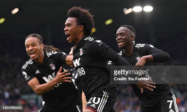 Fulham goalscorer Willian celebrates the third Fulham goal with Bobby Decordova-Reid and Neeskens Kebano during the Premier League match between...