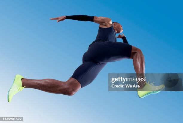 sprinter in motion - sports clothing stock pictures, royalty-free photos & images