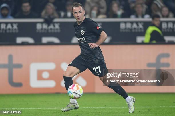 Mario Goetze of Frankfurt controls the ball during the Bundesliga match between Borussia Mönchengladbach and Eintracht Frankfurt at Borussia-Park on...