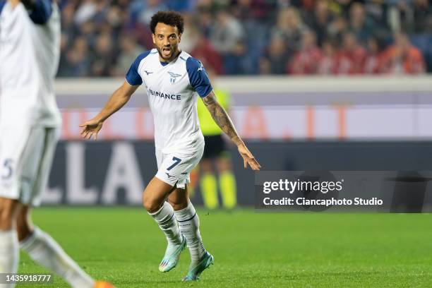 Felipe Anderson of SS Lazio celebrates after scoring his team's second goal during the Serie A match between Atalanta BC and SS Lazio at Gewiss...