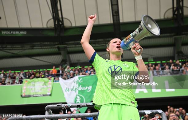 Alexandra Popp of Wolfsburg celebrates with the fans after the FLYERALARM Women's Bundesliga match between VfL Wolfsburg and Bayern München at...