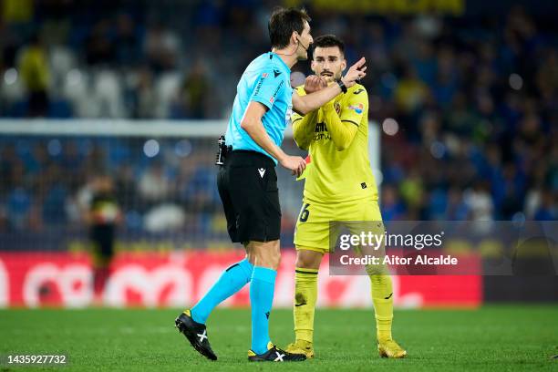 Alex Baena of Villarreal CF talks with referee Ricardo de Burgos Bengoetxea of UD Almeriater showing the player a red card during the LaLiga...
