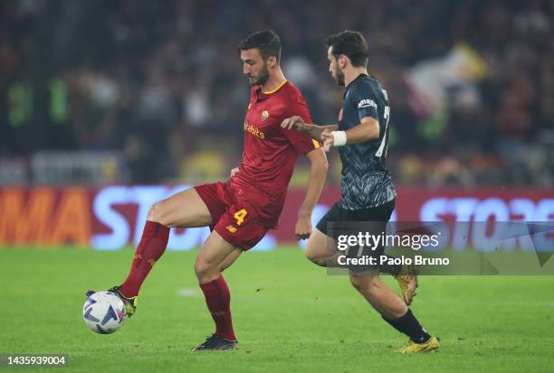 Bryan Cristante of AS Roma is challenged by Khvicha Kvaratskhelia of Napoli during the Serie A match between AS Roma and SSC Napoli at Stadio...