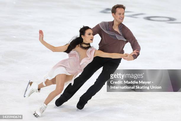 Madison Chock and Evan Bates of the United States compete in the Ice Dance Free Dance during the ISU Grand Prix of Figure Skating - Skate America at...