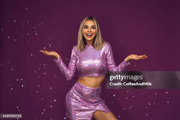 beautiful emotional woman wearing shiny dress - christmas party dress stockfoto's en -beelden