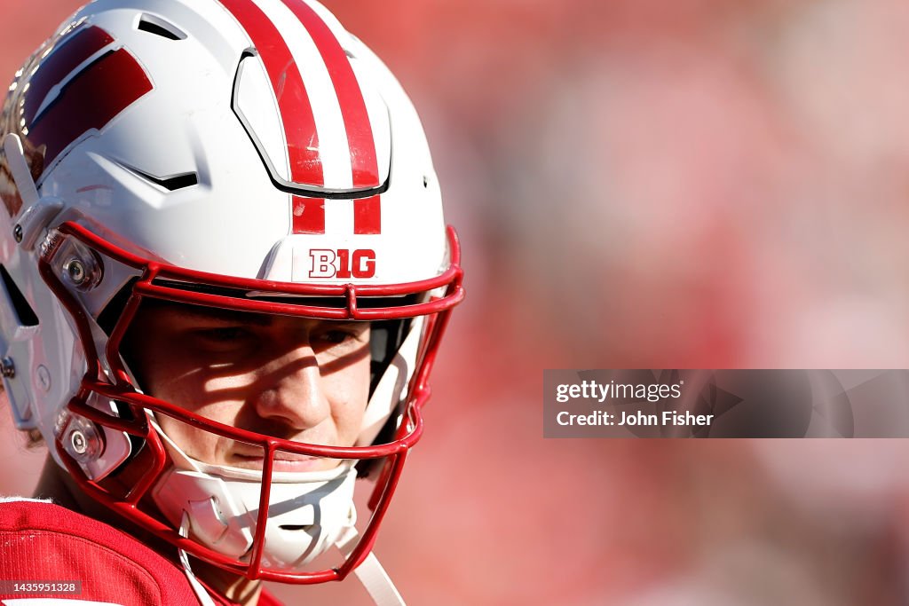 Wisconsin Apb Graham Mertz of the Wisconsin Badgers during the game \apb at Camp ...
