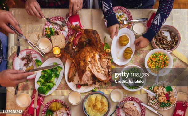 young father carving stuffed roasted turkey for christmas dinner - fylld kalkon bildbanksfoton och bilder