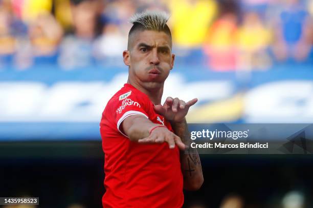 Leandro Fernandez of Independiente celebrates after scoring his team's first goal during a match between Boca Juniors and Independiente as part of...