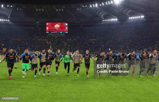 Players of SSC Napoli celebrate towards the fans following their side's victory in the Serie A match between AS Roma and SSC Napoli at Stadio...