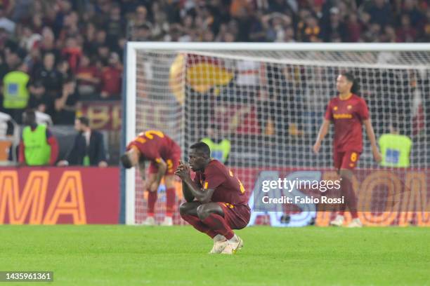 Roma players look disappointed during the Serie A match between AS Roma and SSC Napoli at Stadio Olimpico on October 23, 2022 in Rome, Italy.