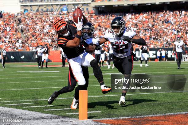 Ja'Marr Chase of the Cincinnati Bengals reaches for a touchdown after making a catch while defended by Cornell Armstrong and Jaylinn Hawkins of the...