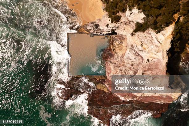 aslings beach rock pool, eden - waves crashing on rocks stock pictures, royalty-free photos & images