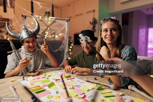 family playing custom board / rpg game together at home. - boardgame stockfoto's en -beelden