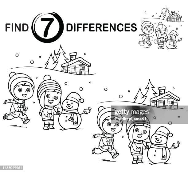 schwarz und weiß finden sie unterschiede, glückliche kinder bauen schneemann im winter. - schneemann stock-grafiken, -clipart, -cartoons und -symbole
