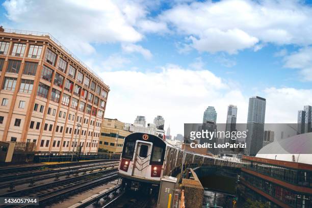 new york city subway train overground in the queens - queens neighborhood stock pictures, royalty-free photos & images
