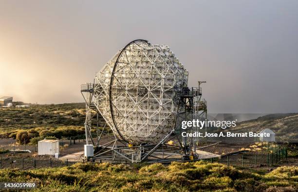 roque de los muchachos telescope and astronomical observatory on the island of la palma - event horizon telescope stock-fotos und bilder
