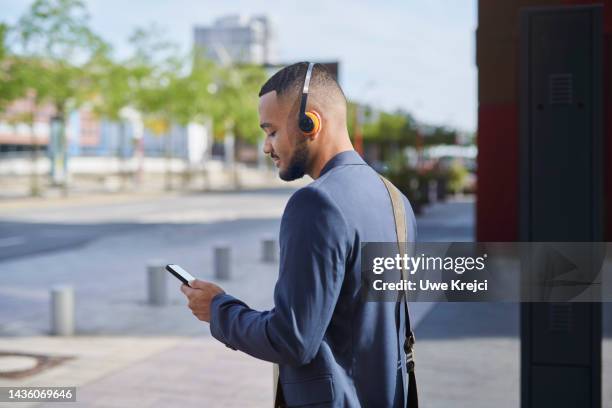 handsome young man with phone - die letzte reise photo call in hamburg stock-fotos und bilder