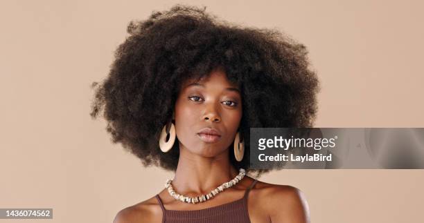 black woman afro, portrait and face in confident beauty and fashion style against a studio background. beautiful isolated african american female proud model with necklace, jewelry and hairstyle - hairdressers black woman stockfoto's en -beelden