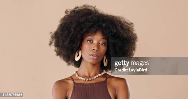 stylish, makeup and black woman with designer jewelry against a brown mockup studio background. portrait of an african model with afro hairstyle, luxury cosmetics and fashion with mock up space - kinky 個照片及圖片檔