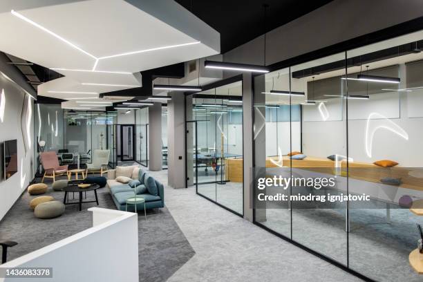 empty leisure area in an office building - moderno imagens e fotografias de stock