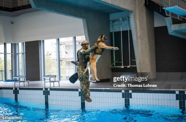 Soldier of the KSK German military special forces shows German Defense Minister Christine Lambrecht the amphibious training with the dog Marc in the...