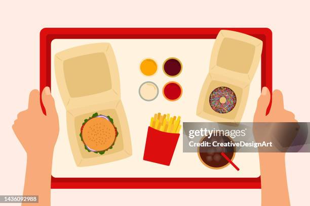 バーガー、フライドポテト、コーラ、ドーナツ付きのファーストフードトレイの高角度ビュー。不健康な食事 - potato art work点のイラスト素材／クリップアート素材／マンガ素材／アイコン素材