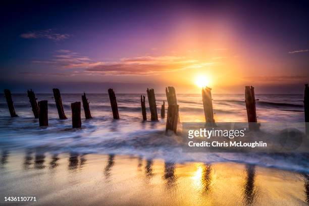 sunrise at spurn point - seascape stockfoto's en -beelden