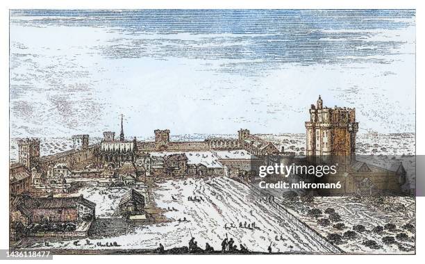 old engraved illustration of château de vincennes, fortress and royal residence next to the town of vincennes, on the eastern edge of paris - vincennes - fotografias e filmes do acervo