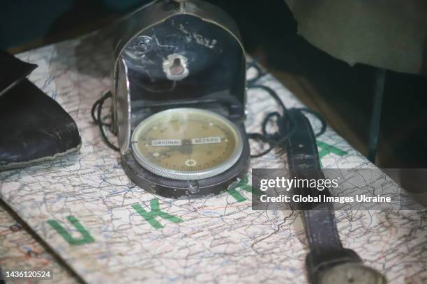 Soldier Using Compass 215 Army Compass Stock Photos, High-Res Pictures, and Images - Getty Images