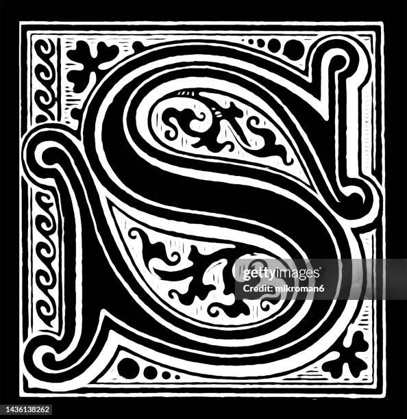 old engraved illustration of letter s, decorative ornament - letra s - fotografias e filmes do acervo