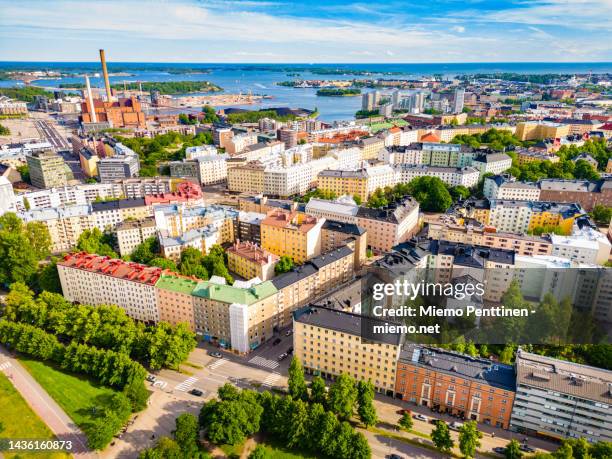 aerial view into the sörnäinen district in helsinki, with a power plant in the background - 赫爾辛基 個照片及圖片檔