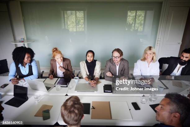 business people at meeting - directivos fotografías e imágenes de stock