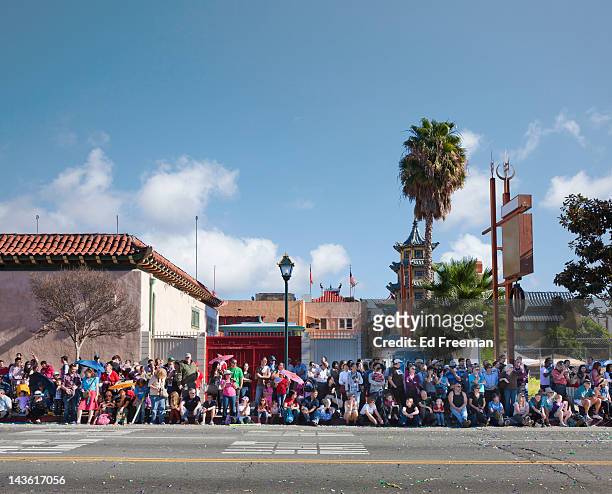 parade watches on chinese new year - los angeles events stockfoto's en -beelden