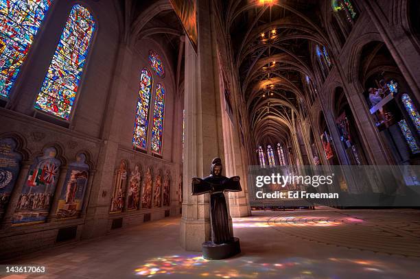 grace cathedral interior, san francisco - episcopalismo fotografías e imágenes de stock