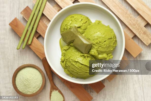 directly above shot of ice cream in bowl on table - scoop shape photos et images de collection