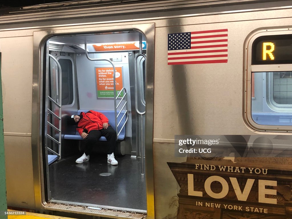 R Train Sleeping passenger on the R train in Queens, New York. News Photo ...