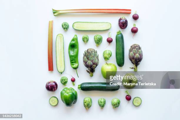 vegetables and fruits of green color on a white background. pattern of vegetables and fruits. monochrome vegetables and fruits. - apple white background stock-fotos und bilder