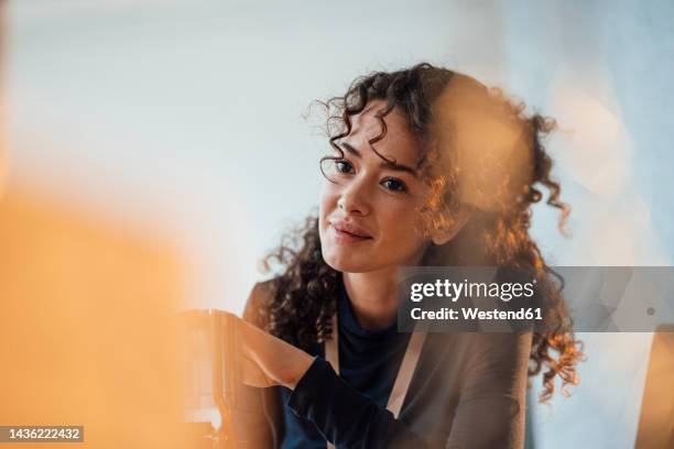 smiling thoughtful young engineer with semiconductor at office - rapariga no quarto tecnologia imagens e fotografias de stock