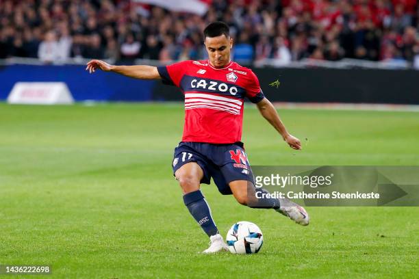 Adam Ounas of Lille OSC shoots a free kick and scores a goal during the Ligue 1 match between Lille OSC and AS Monaco at Stade Pierre-Mauroy on...