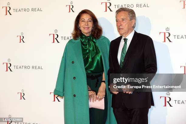 Lola Carretero and Iñaki Gabilondo attend the premiere of the opera "Aida" during the inauguration of the Royal Theatre season at the Royal Theatre...